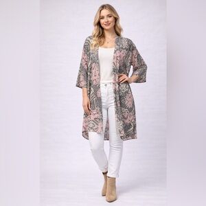 20” ptp Tahari Black and Cream Patterned kimono